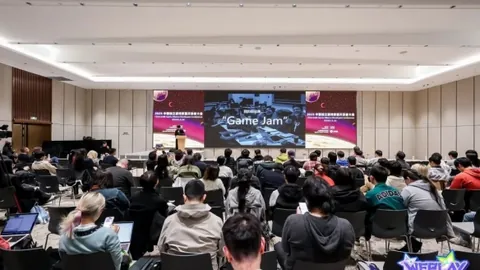 《足球经典再现！新春限时“城墙守卫范退退”与“冰雪奇缘雪舞”加盟，狂欢福利盛宴火热开战！》